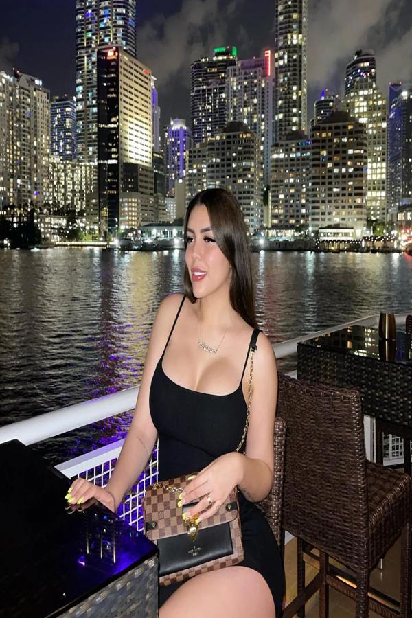 Experience Unforgettable Moments with Rafaela Vibrante Tonight