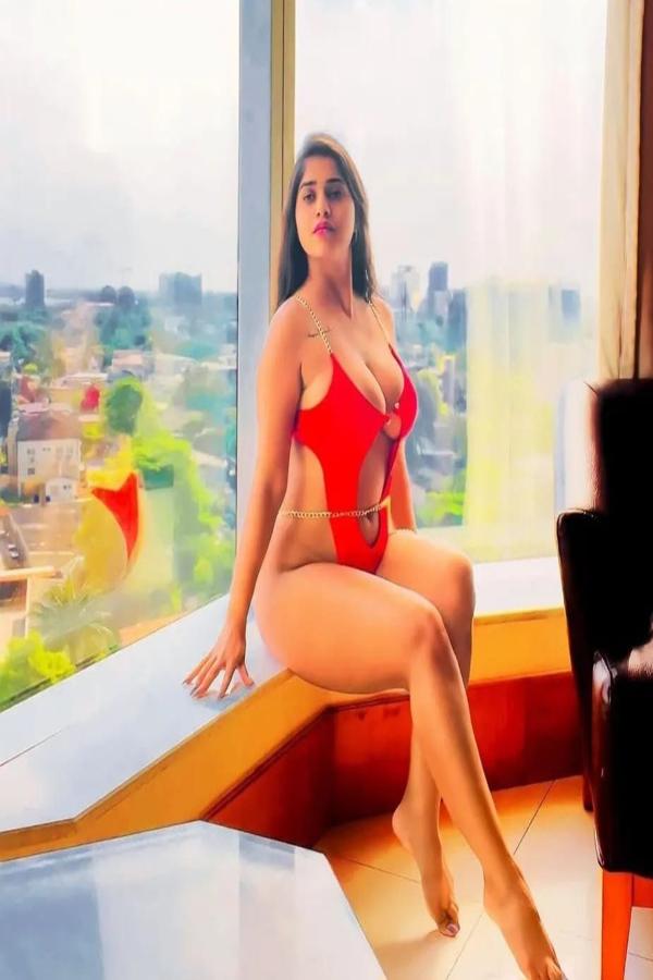 Experience Passion and Desire with Luana Provocante Tonight 1 Mis Fotos