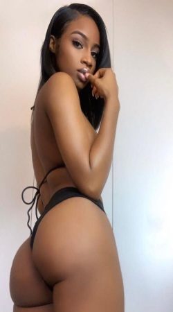 Experience Unforgettable Moments with Joana Flamejante's Enchanting Presence