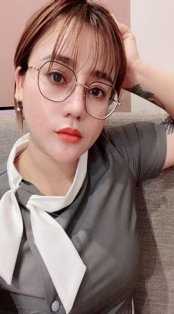 Experience Pure Passion with Ísis Luxúria Tonight