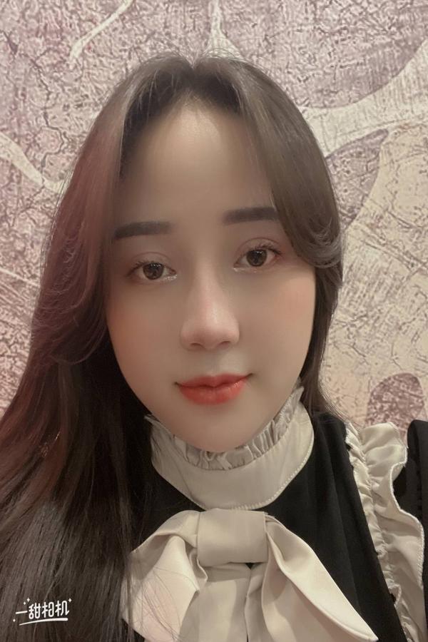 Experience Passionate Moments with Natália Fogosa Tonight